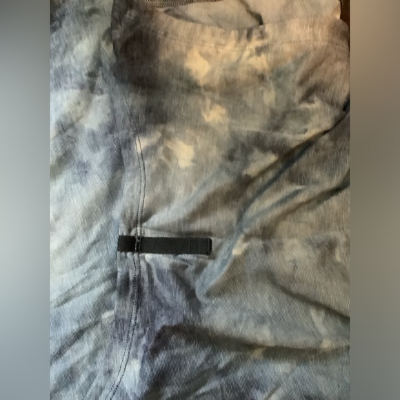 Lululemon men’s tape top pit to pit 22 inches - Picture 2 of 5